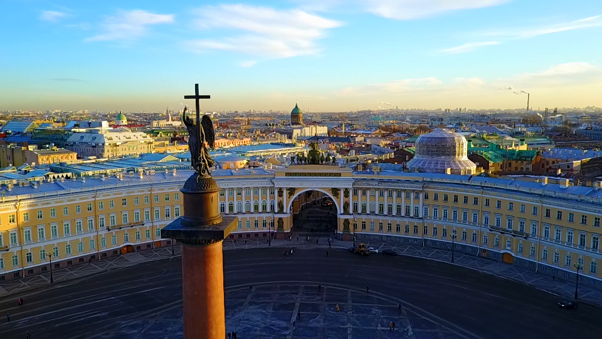 Большой город спб. Дворцовая площадь в Санкт-Петербурге. Дворцовая площадь в Санкт-Петербурге панорама. Санкт-Петербург Дворцовая площадь красивая. Александровская колонна в Санкт-Петербурге.