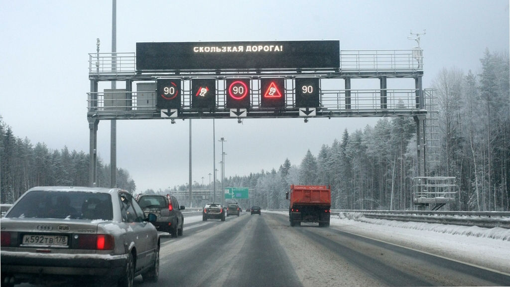 Санкт петербург станет платным. Ограничение скорости на платной дороге. Разрешенная скорость на трассе м11 платная дорога. Ограничение на м11. Ограничение скорости на Московской трассе.