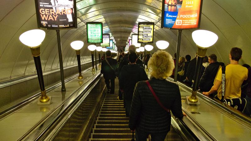 В метро. По принуждению. Читать рассказ на sevryuginairina.ru