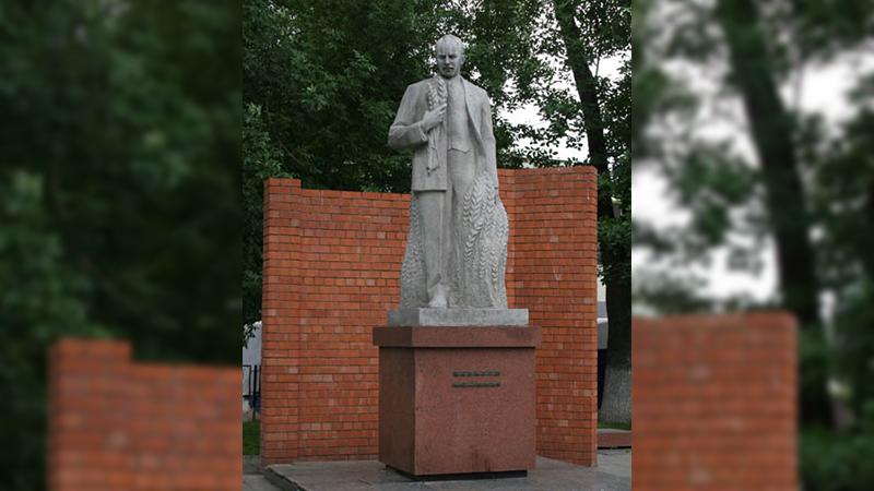 Памятник Н. Вавилову в Саратове/ Фото: wikipedia.org/ Zimin.V.G.