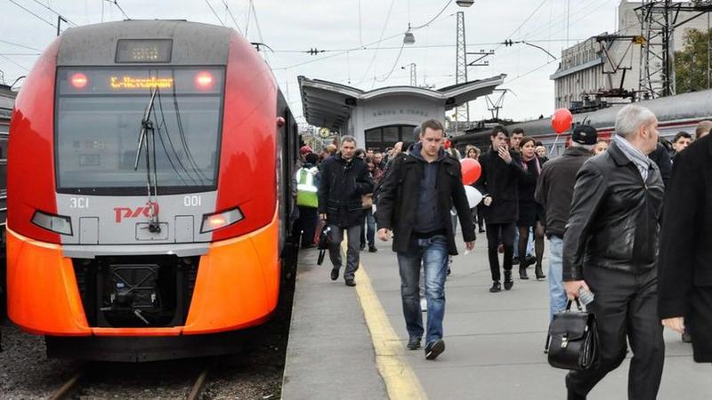 Обухова колпина электрички. Станция Поповка СЗППК. Тосненский Ласточка на Колпино.