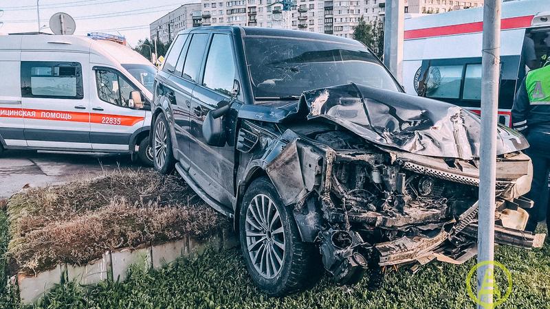 В Черногорске пьяная женщина-водитель напала на инспекторов ДПС