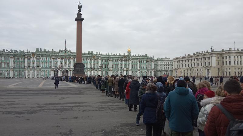 Очередь в эрмитаж фото