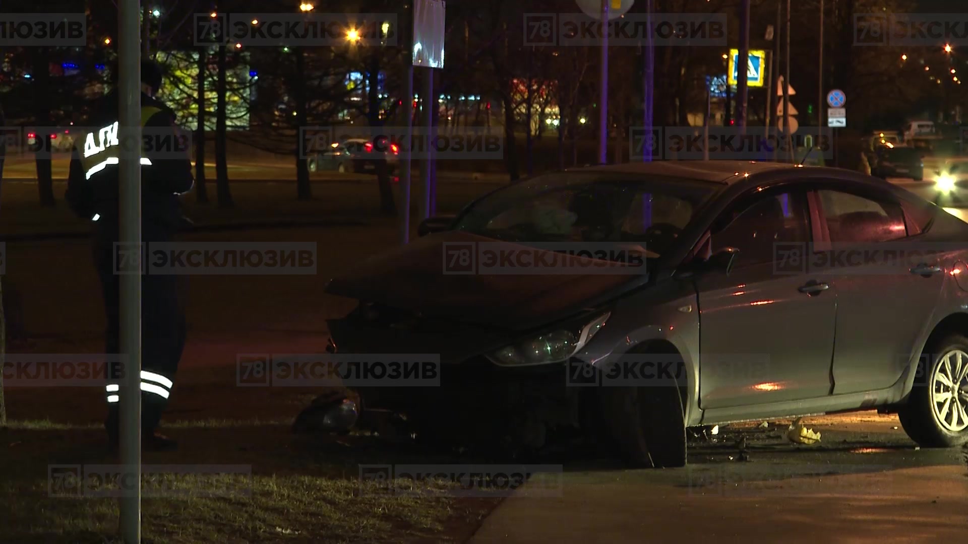 В странном ДТП с одним авто на Витебском проспекте пострадали три человека  | 78.ru