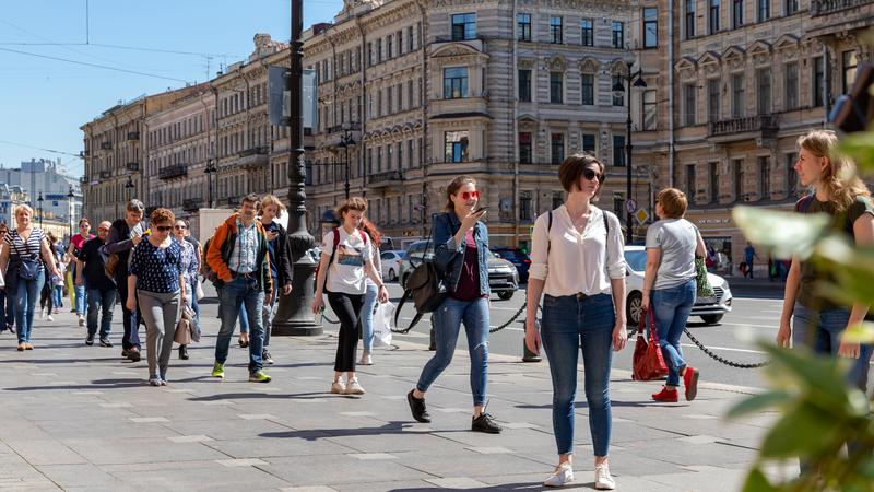 Санкт Петербург Невский проспект люди