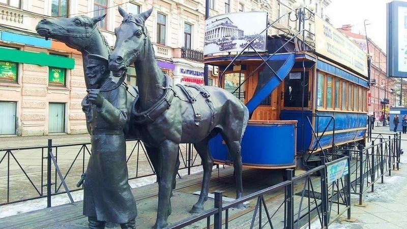 Конка телевизор. Памятник Конке в Санкт-Петербурге. Метро Василеостровская памятник Конке. Конка на Васильевском острове.