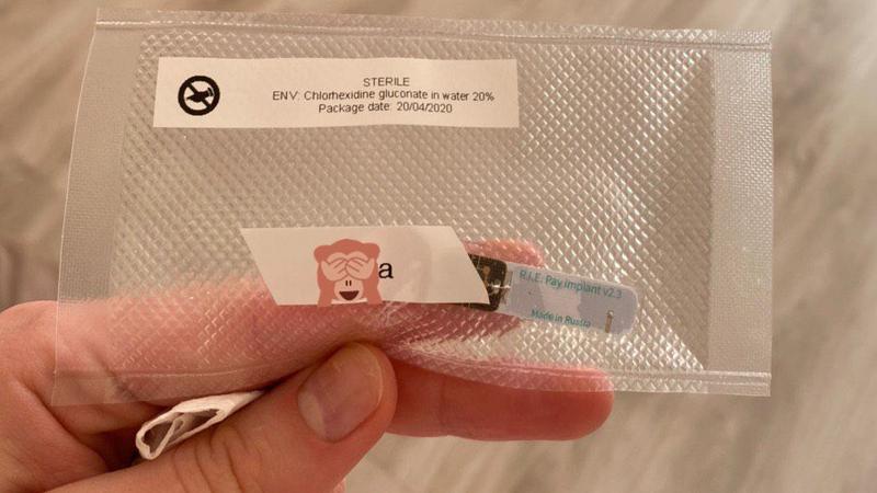 Чип банковской карты/ Фото: twitter.com/Halluart