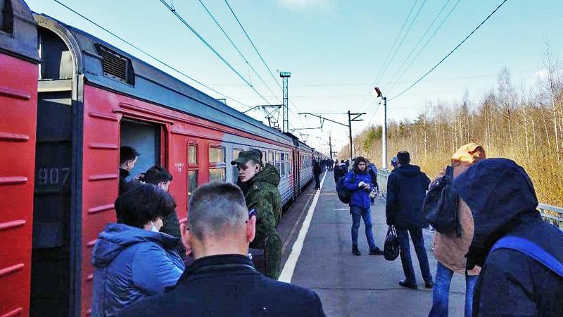 Задержка электричек сегодня. Опоздание электрички Новопетровское Дмитровская. Статистика задержанных поездов яро. Задержки электрички Тюмень-Винзили.