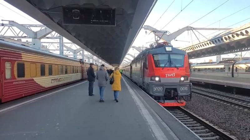 Составы таврия поезд. Поезд в Крым. Поезда Севастополь. Поезд Таврия. Поезд Таврия Крымский мост.