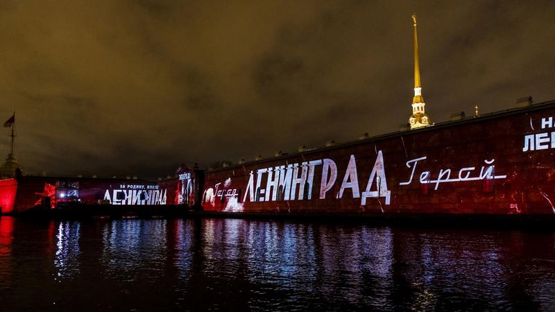 Чудо света в петербурге. Петропавловка фестиваль света. Фестиваль света Петропавловская крепость. Световое шоу Питер. Гарнизон Петропавловской крепости.