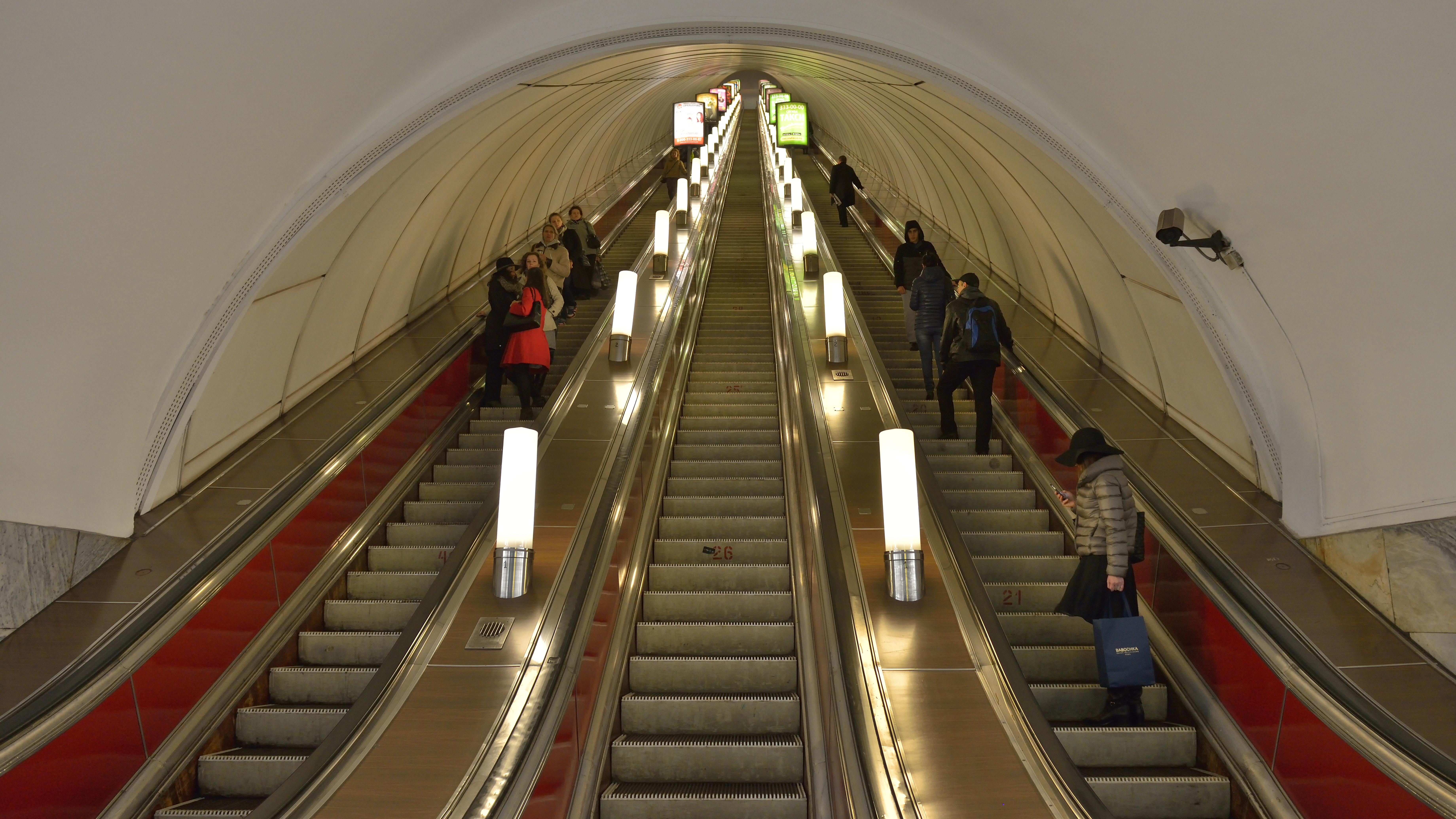 метро петроградская внутри