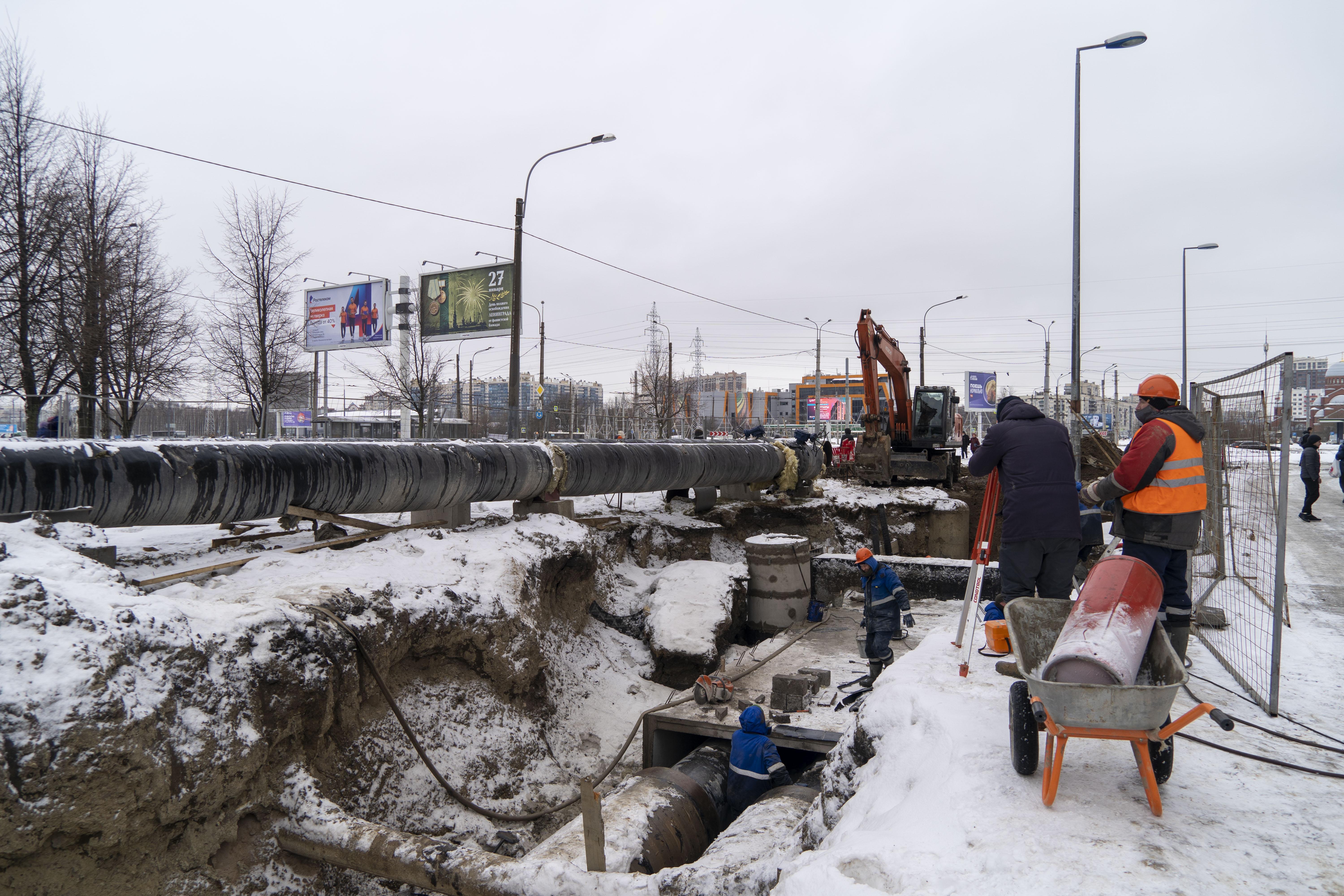 После аварии на улице Бабушкина заменили два метра трубопровода