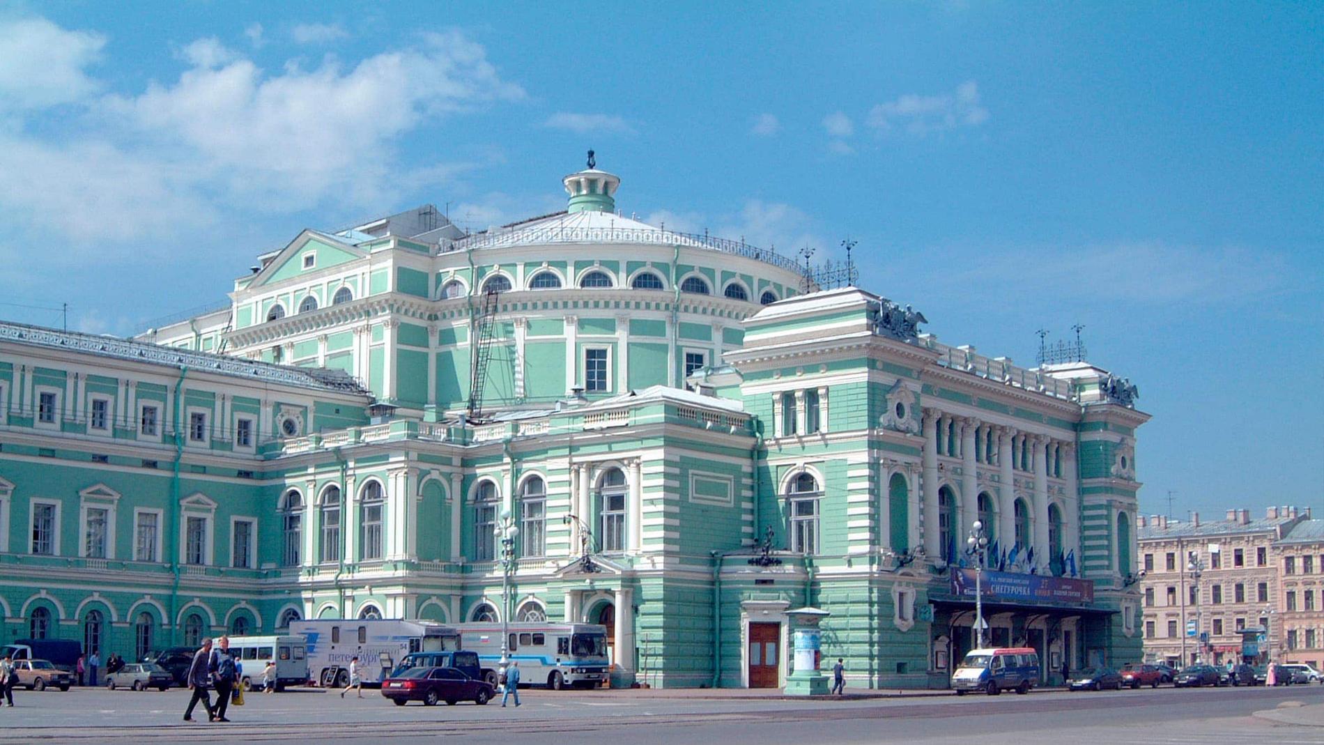 Зрителей эвакуировали с балета «Лебединое озеро» в Мариинском театре