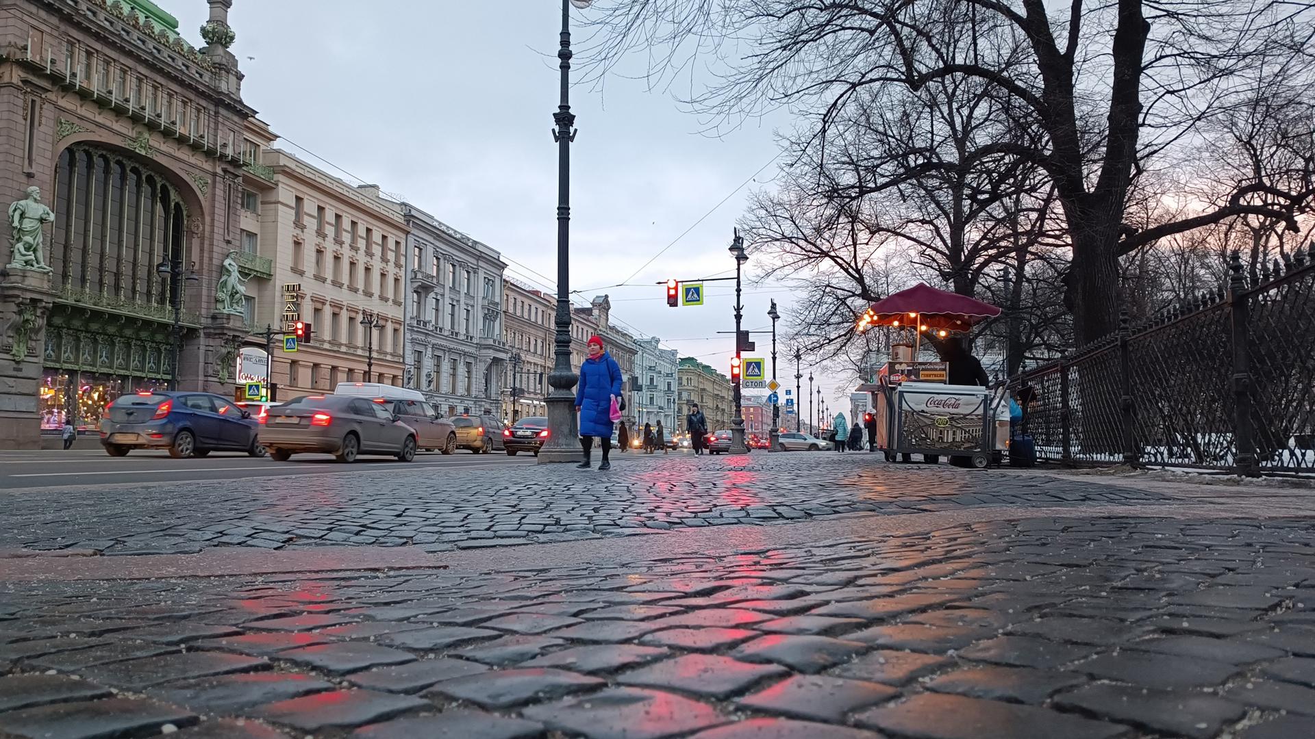 Петербург парки закрыты. Сильный ветер в Питере. Штормовой ветер в СПБ сегодня. Парк современной культуры на Васильевском острове в Санкт-Петербурге. Парки Санкт Петербурга с камнями.