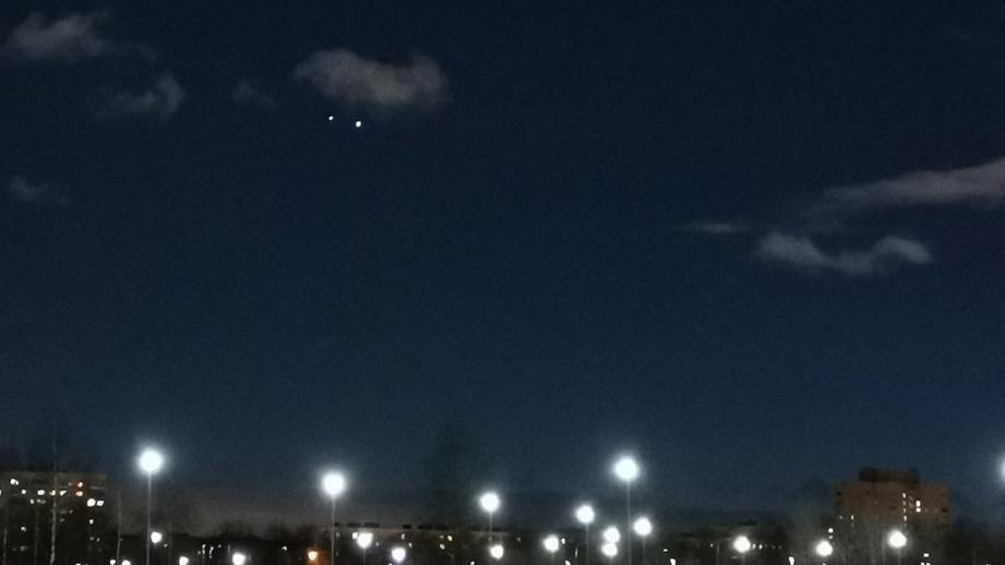 НЛО над Санкт-Петербургом и Карелией: загадочные следы в небе