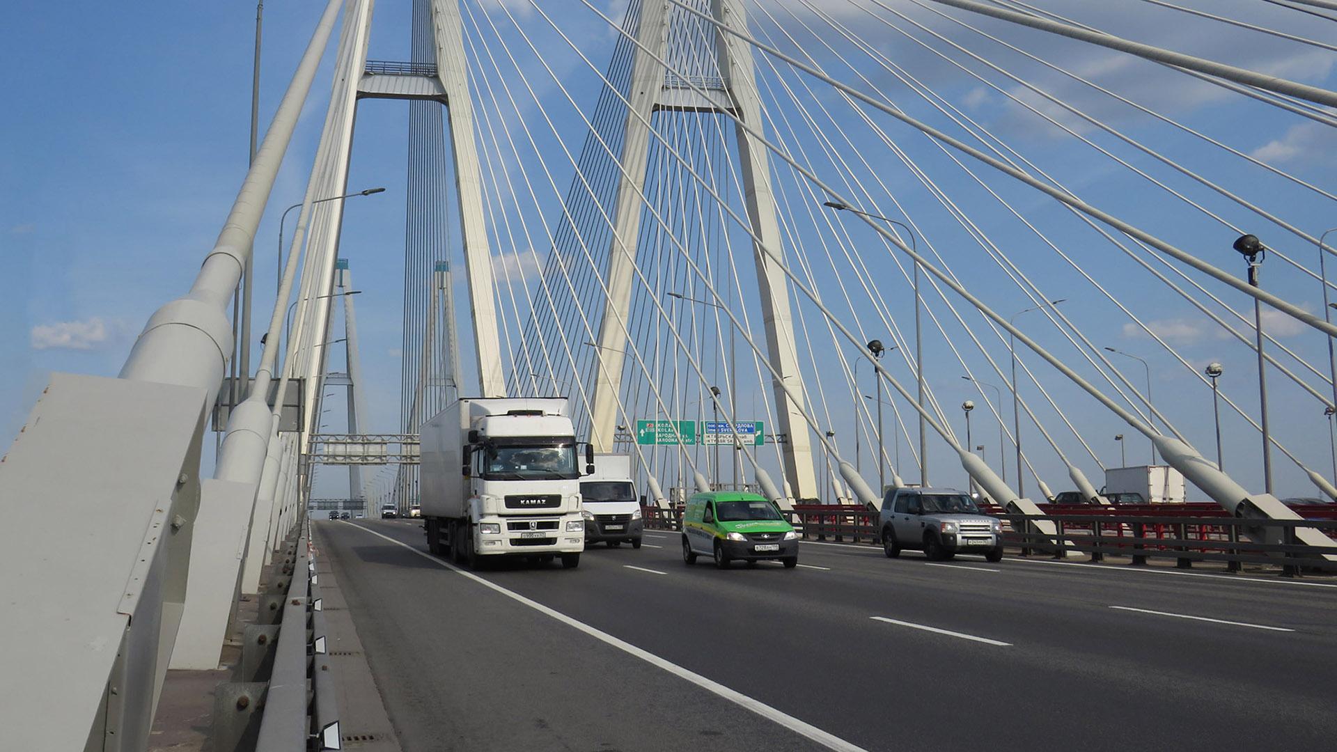 в каком году построили октябрьский мост