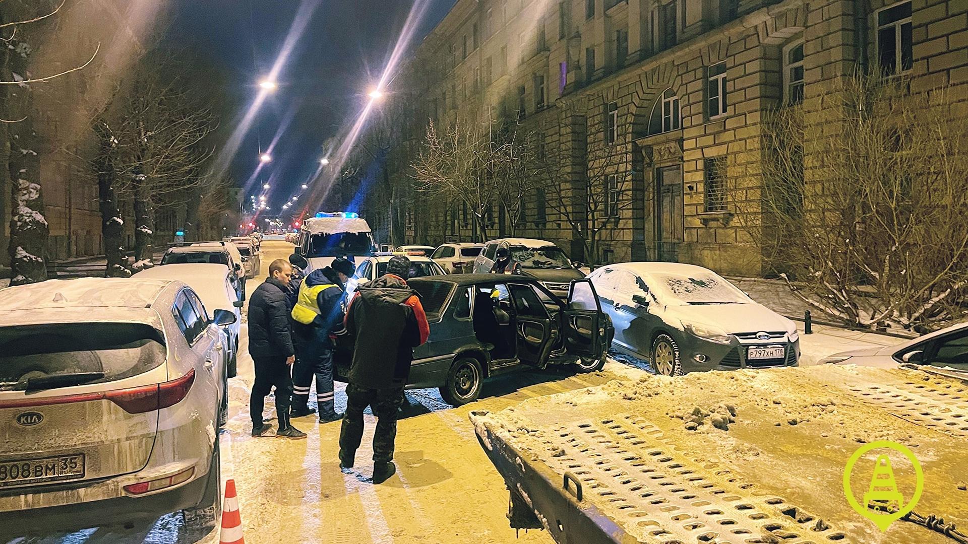 Появилось видео погони за пьяным нарушителем на Васильевском острове