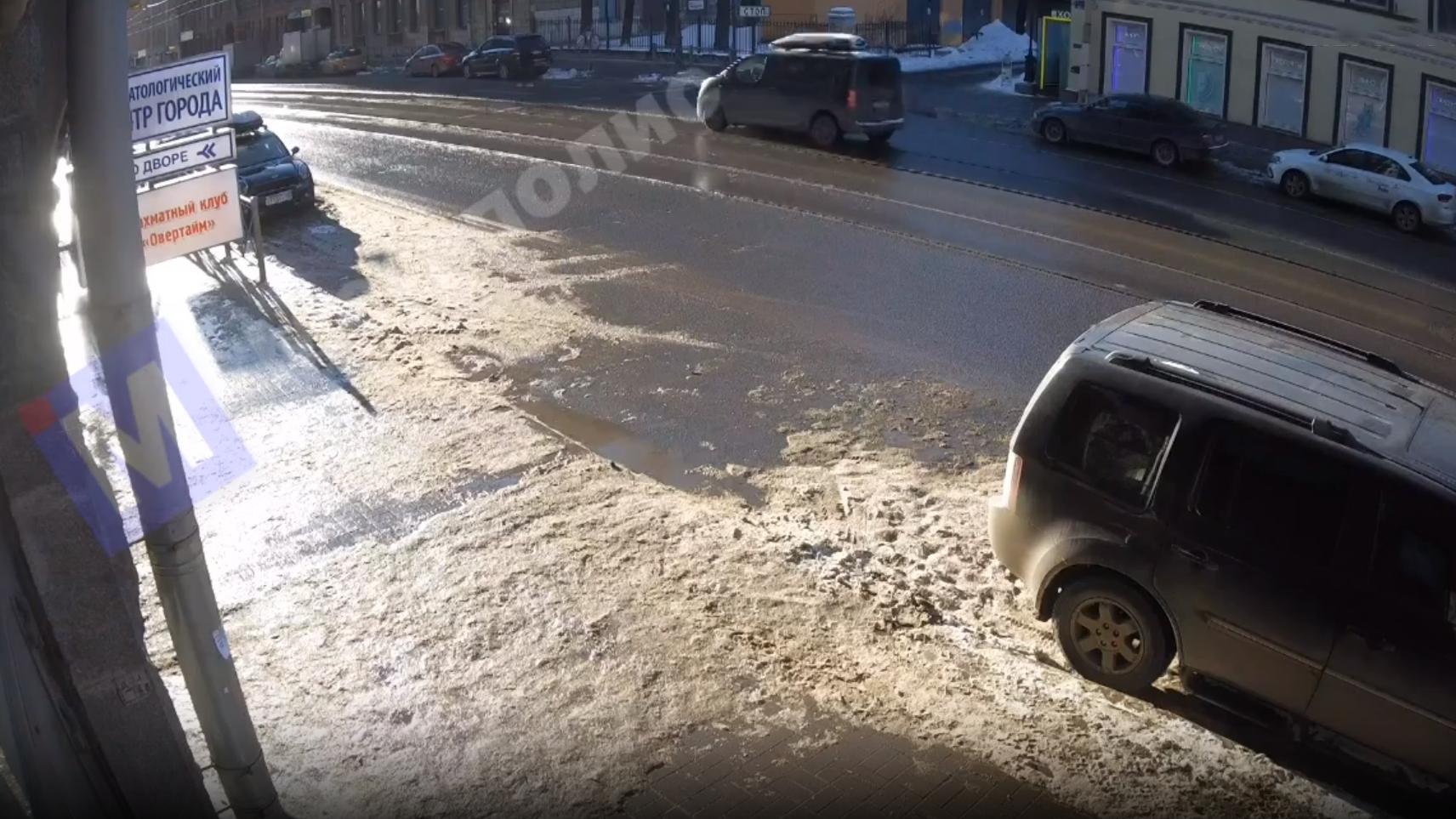 Появилось видео ДТП со школьницей на улице Куйбышева