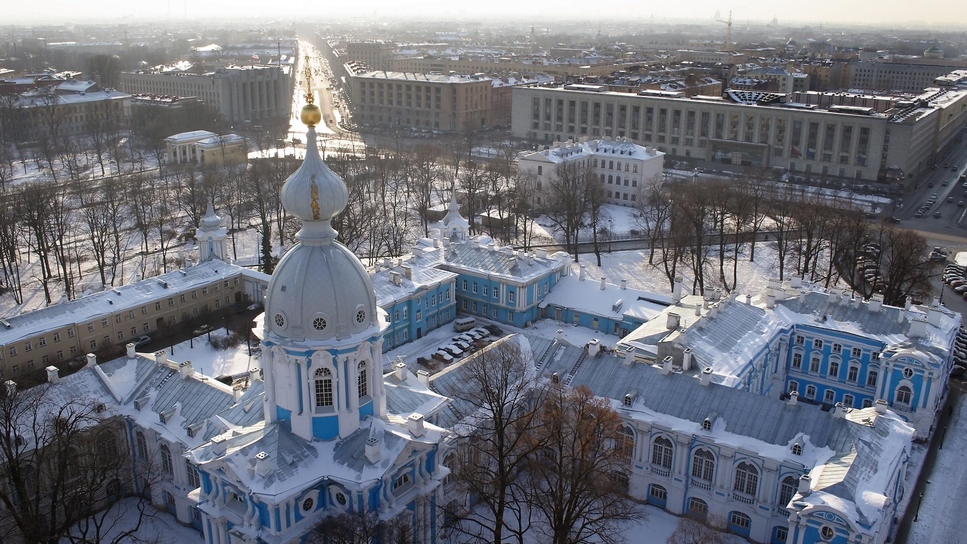 Смольный собор Санкт Петербург новогодний