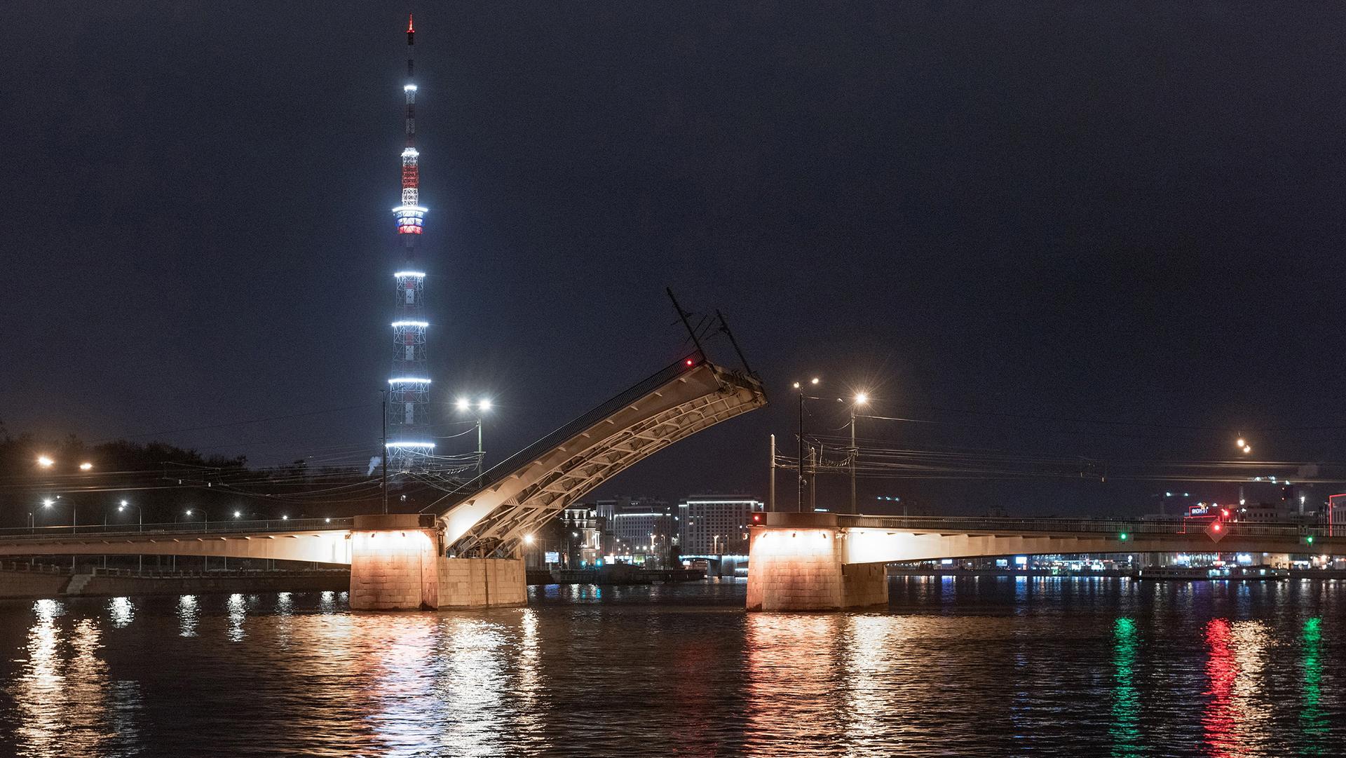 Мостотрест спб разводка мостов. Гренадерский мост СПБ. Кантемировский мост в Санкт-Петербурге. Сампсониевский мост разводка. Гренадерский мост разводится.