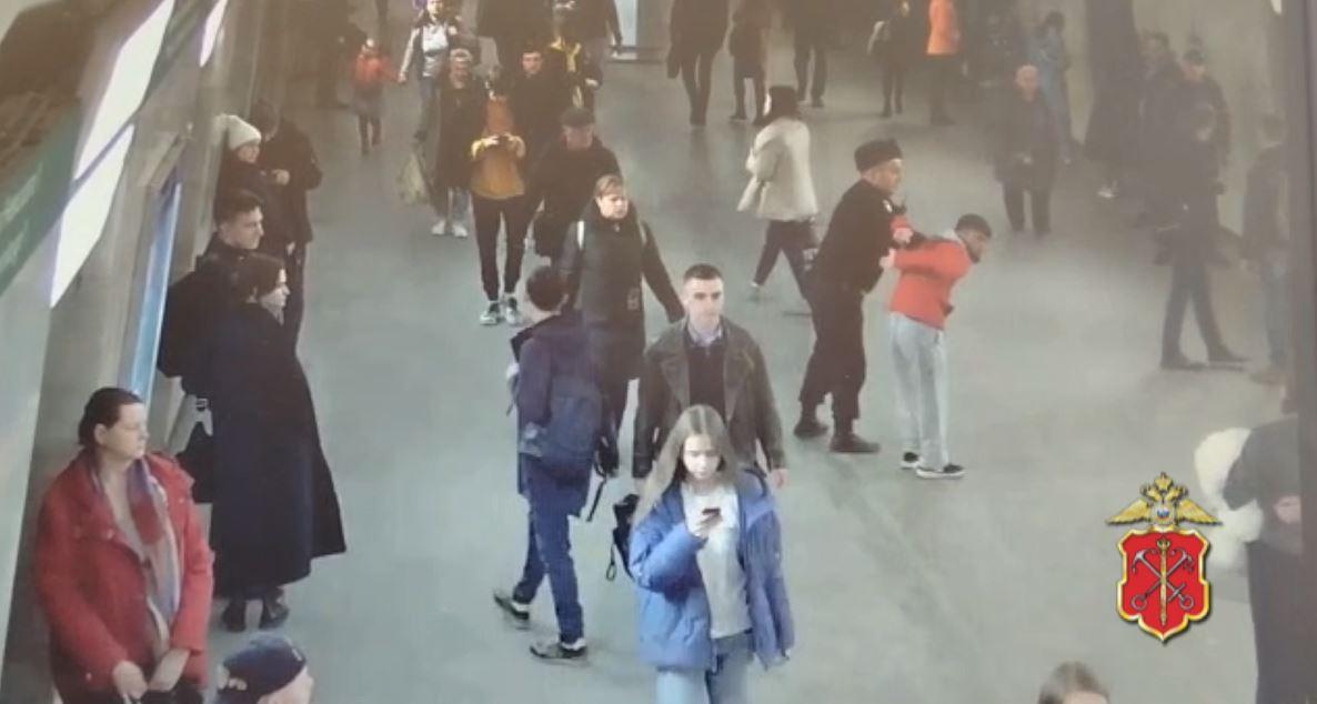 Сеть взорвало видео секса в московском метро (видео) - заточка63.рф
