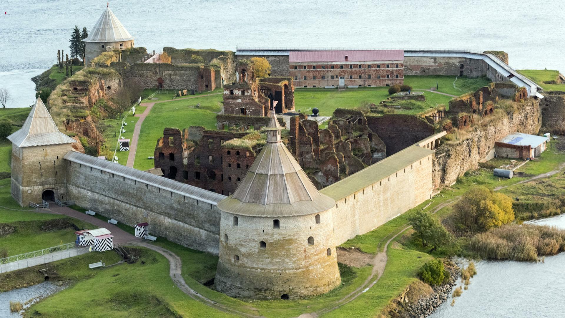 Отмечающая 700-летие крепость Орешек открылась для посетителей