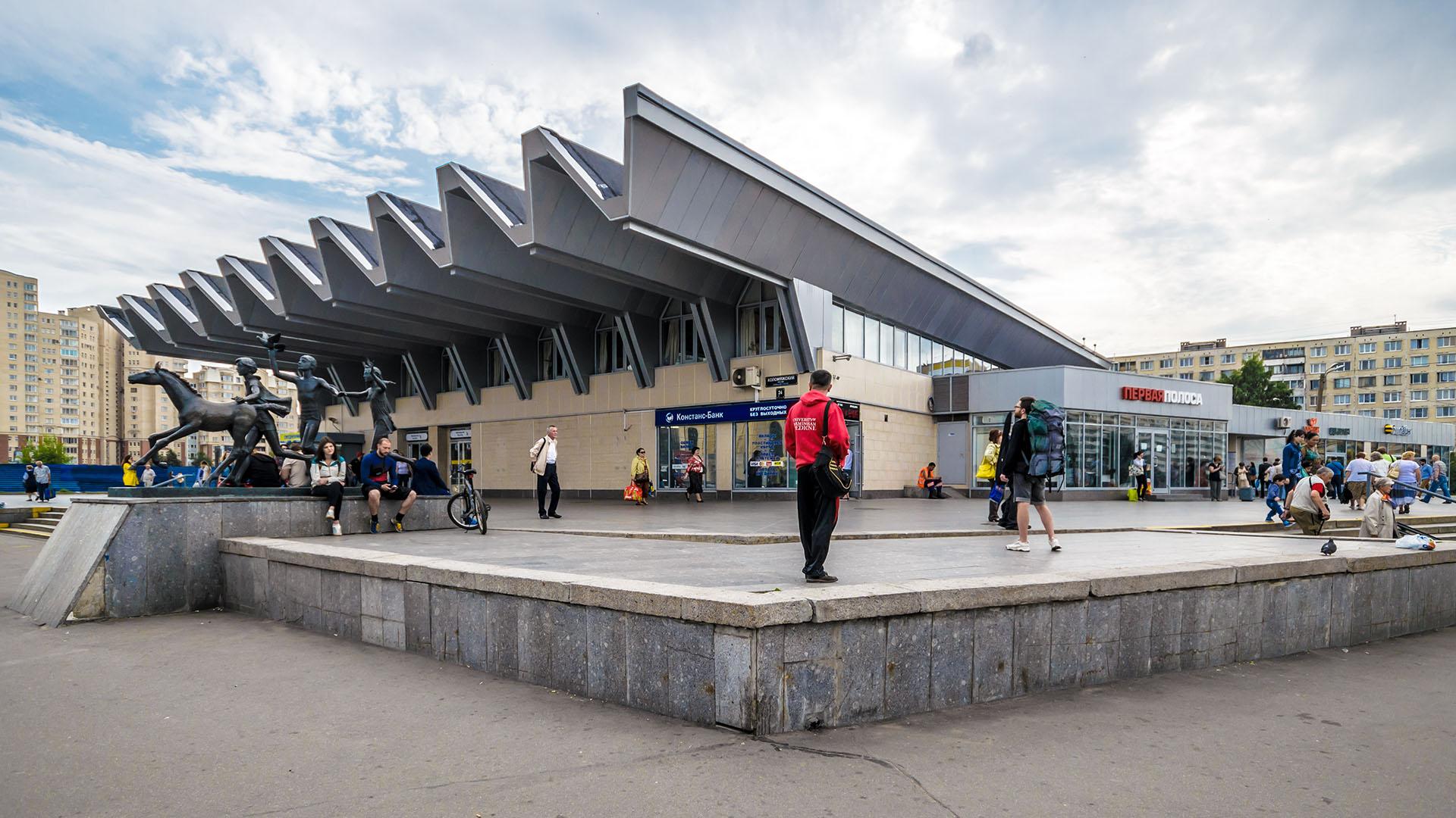 станция метро пионерская старые