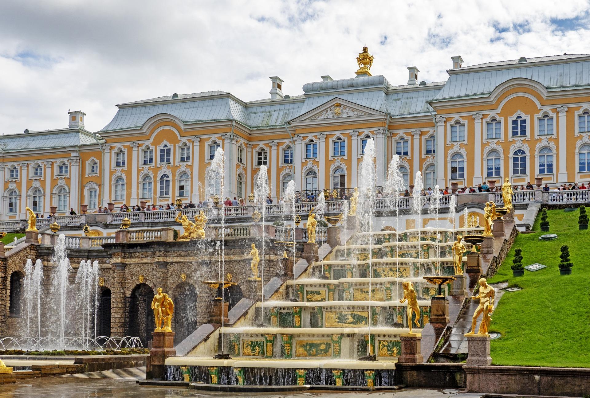 история петергофа в санкт петербурге кратко