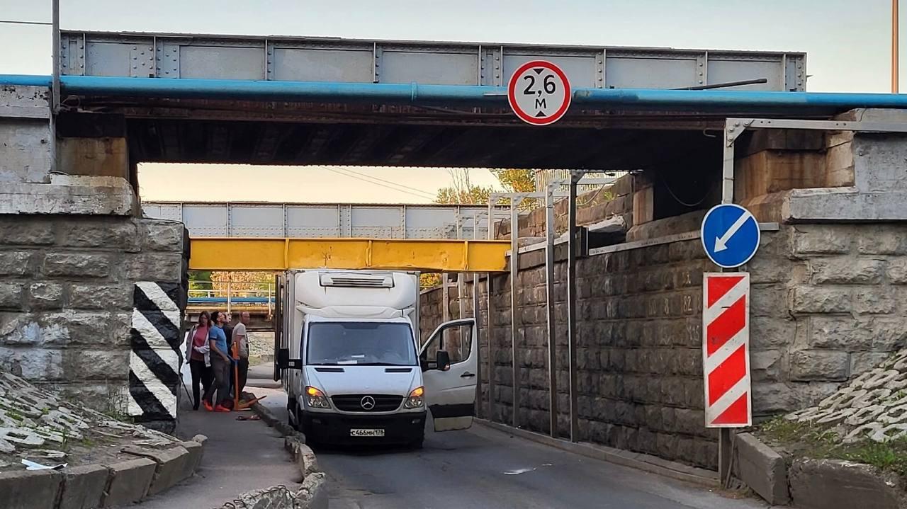 В Петербурге отличился ещё один «мост глупости»