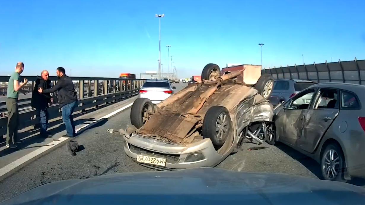 В Ленобласти школьник толкнул приятеля под колёса автомобиля