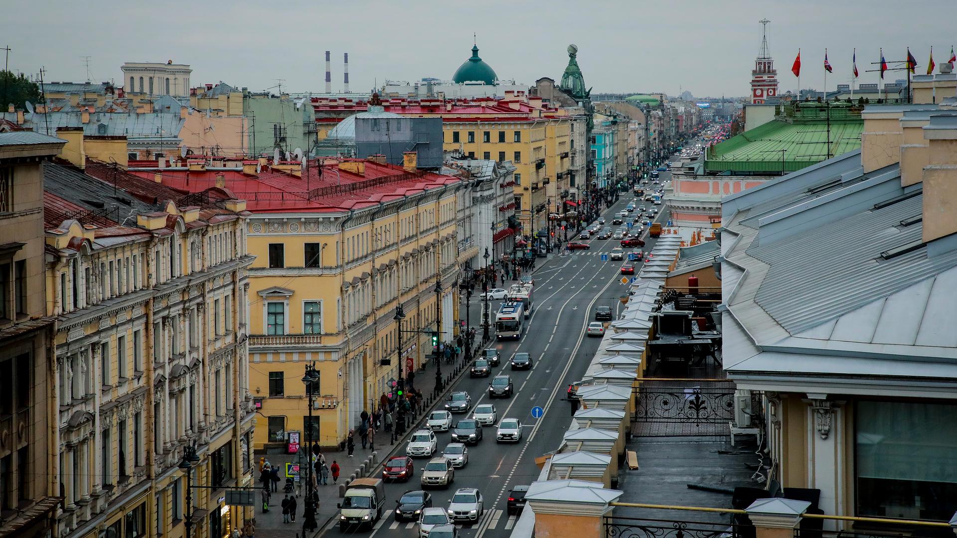 Пр открытый. Невский проспект большая першпектива. Санкт-Петербург люди. Санкт Петербург City. Вавельберг отель Санкт-Петербург сверху.