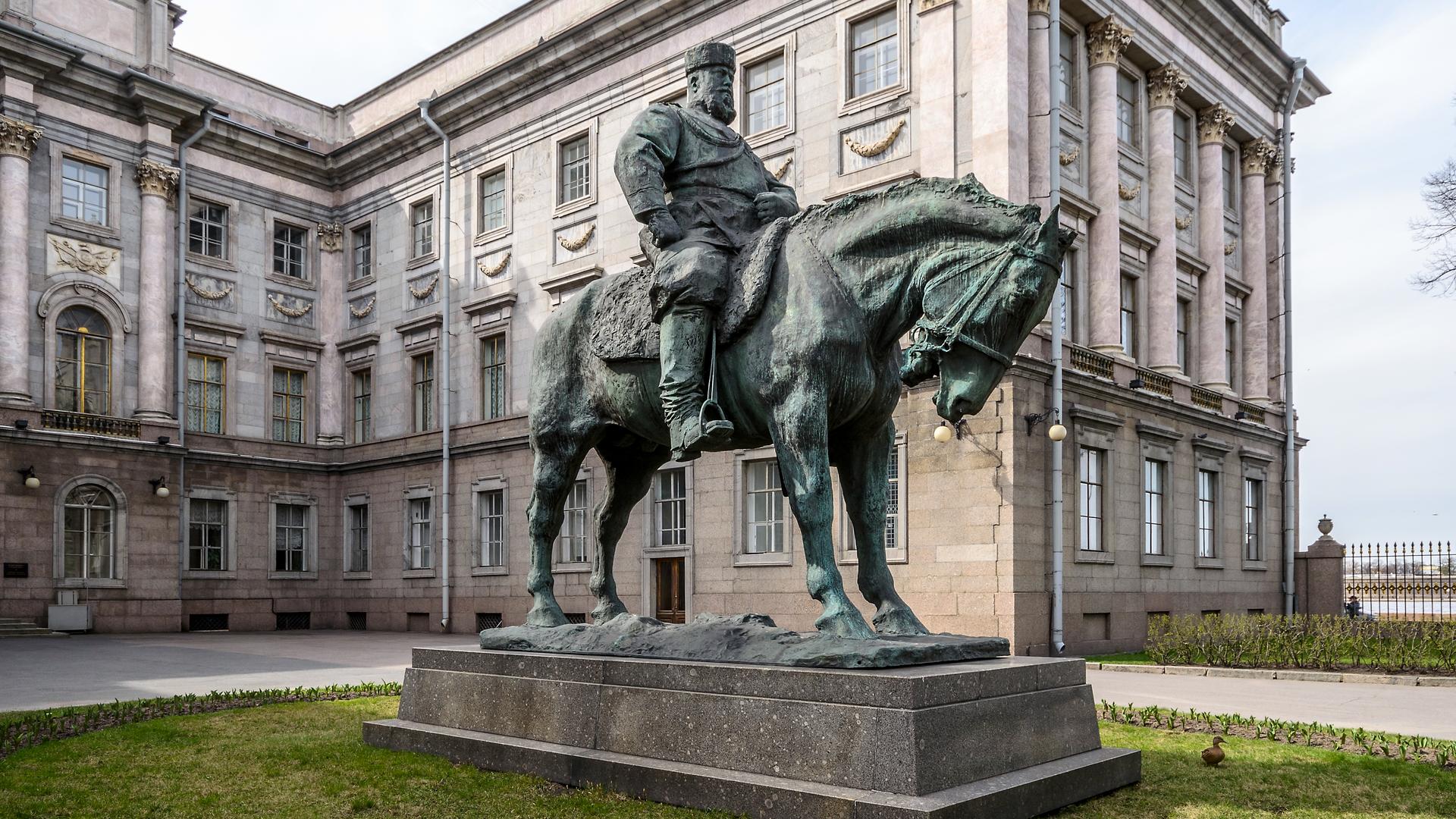 памятник александру третьему в санкт петербурге