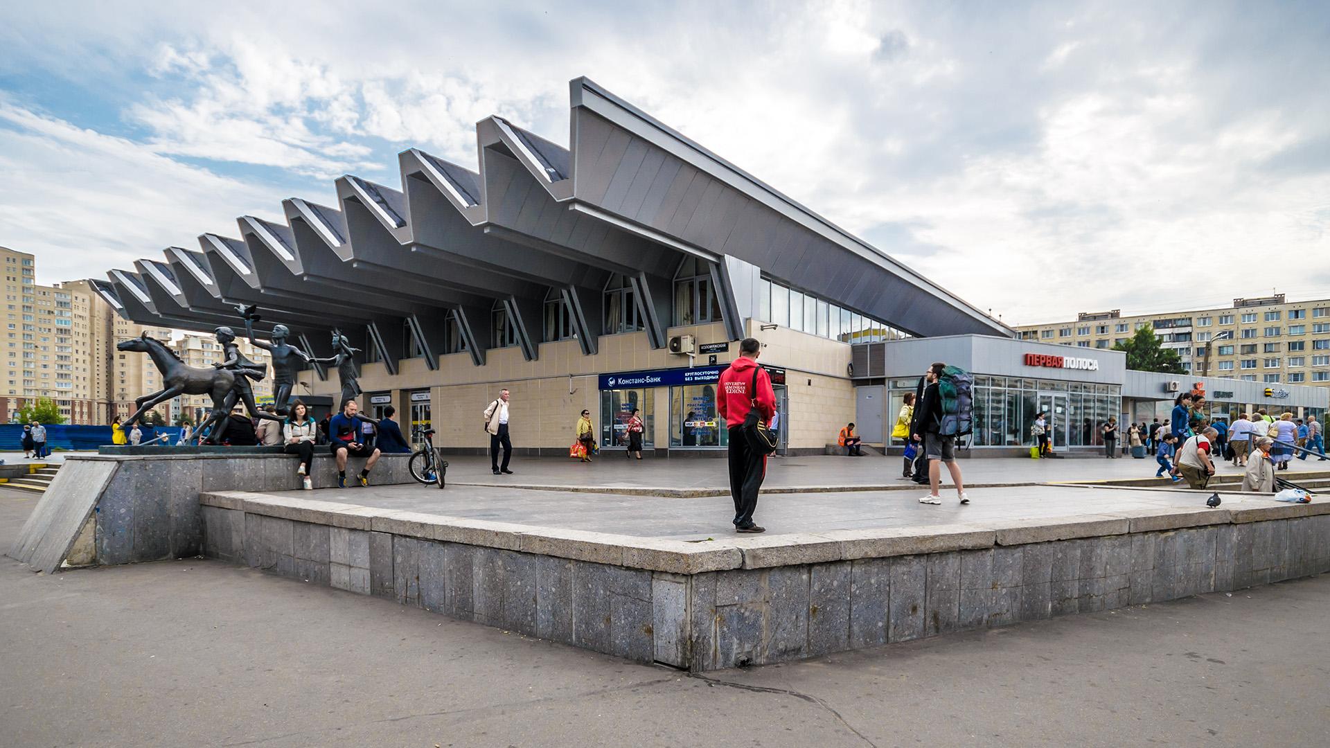 Метро пионерская открыли