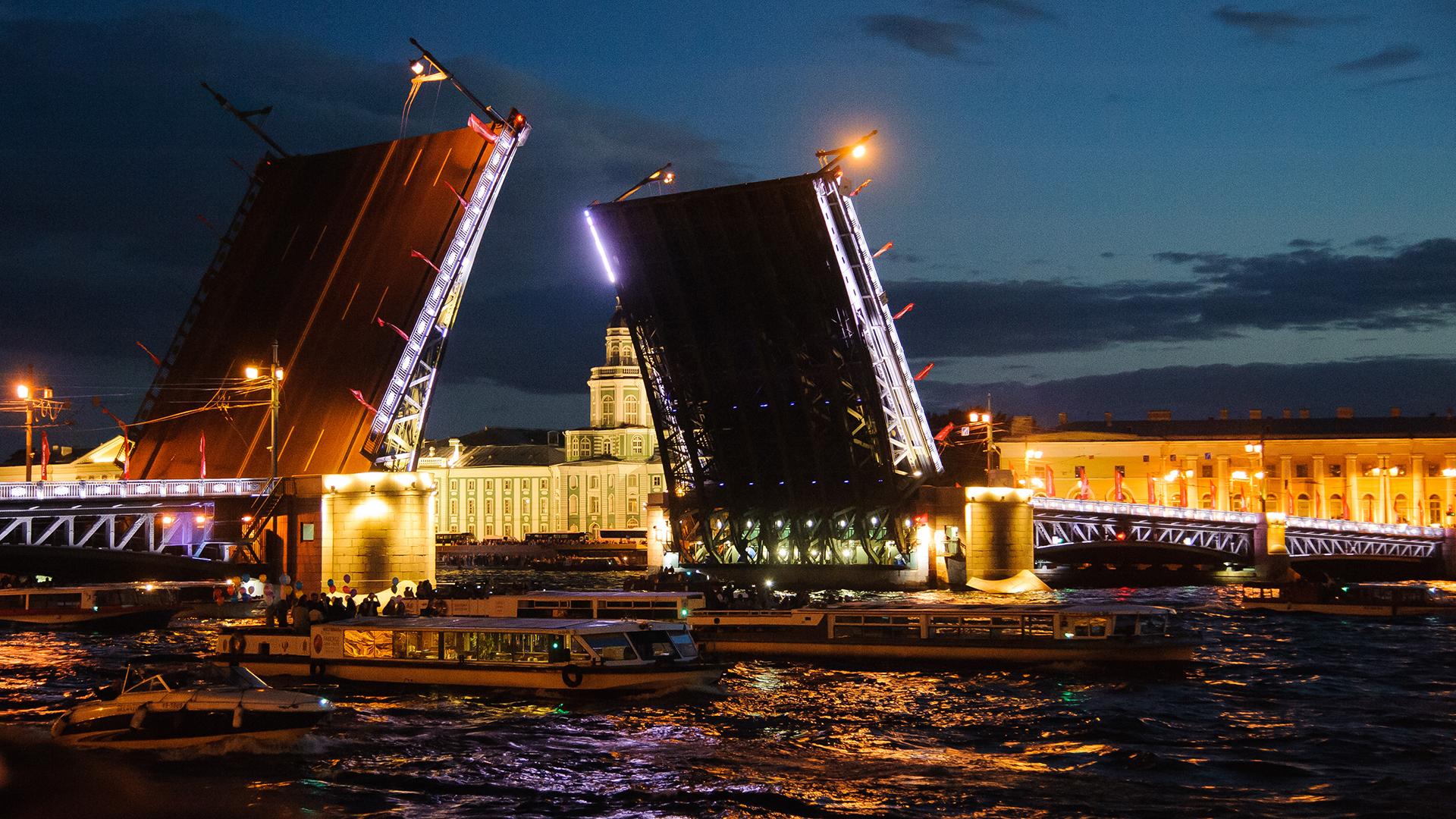 развод мостов с теплохода