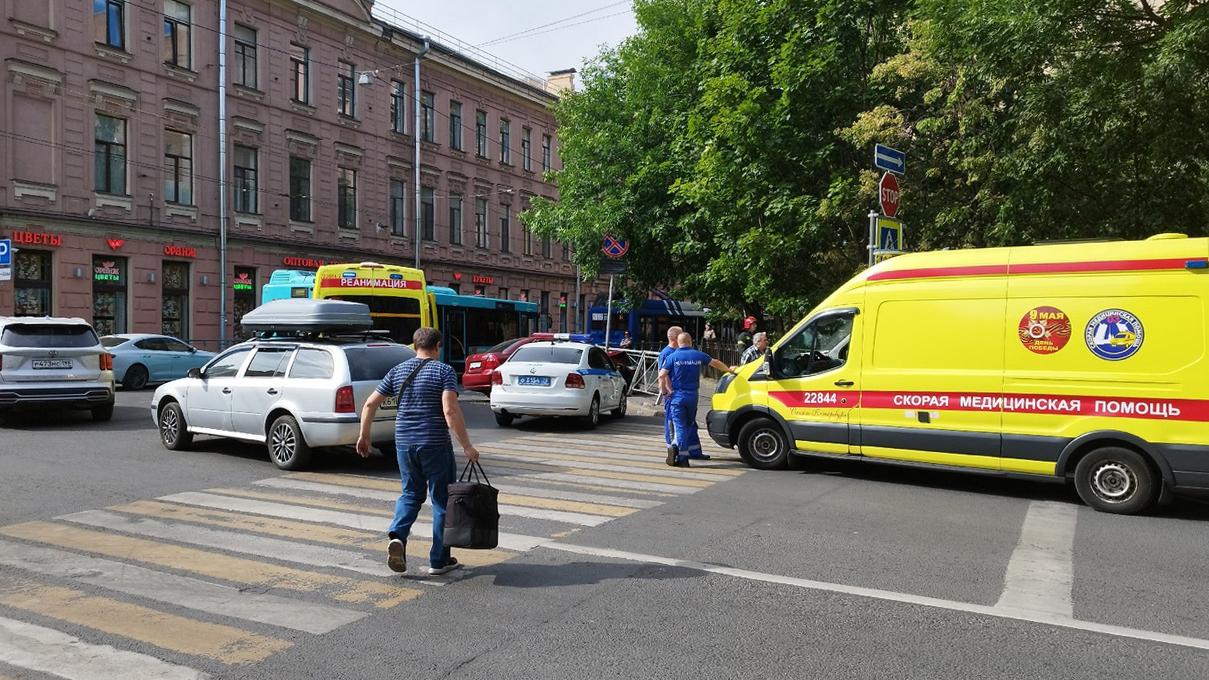 Полиция начала проверку после ДТП на Зверинской улице, где пострадали три  человека