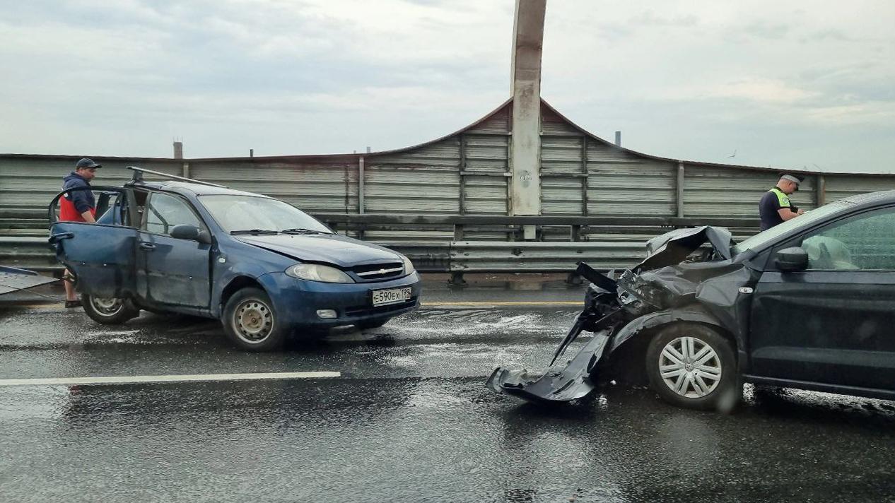 Большая пробка собралась после аварии на ЗСД рядом с проспектом Стачек