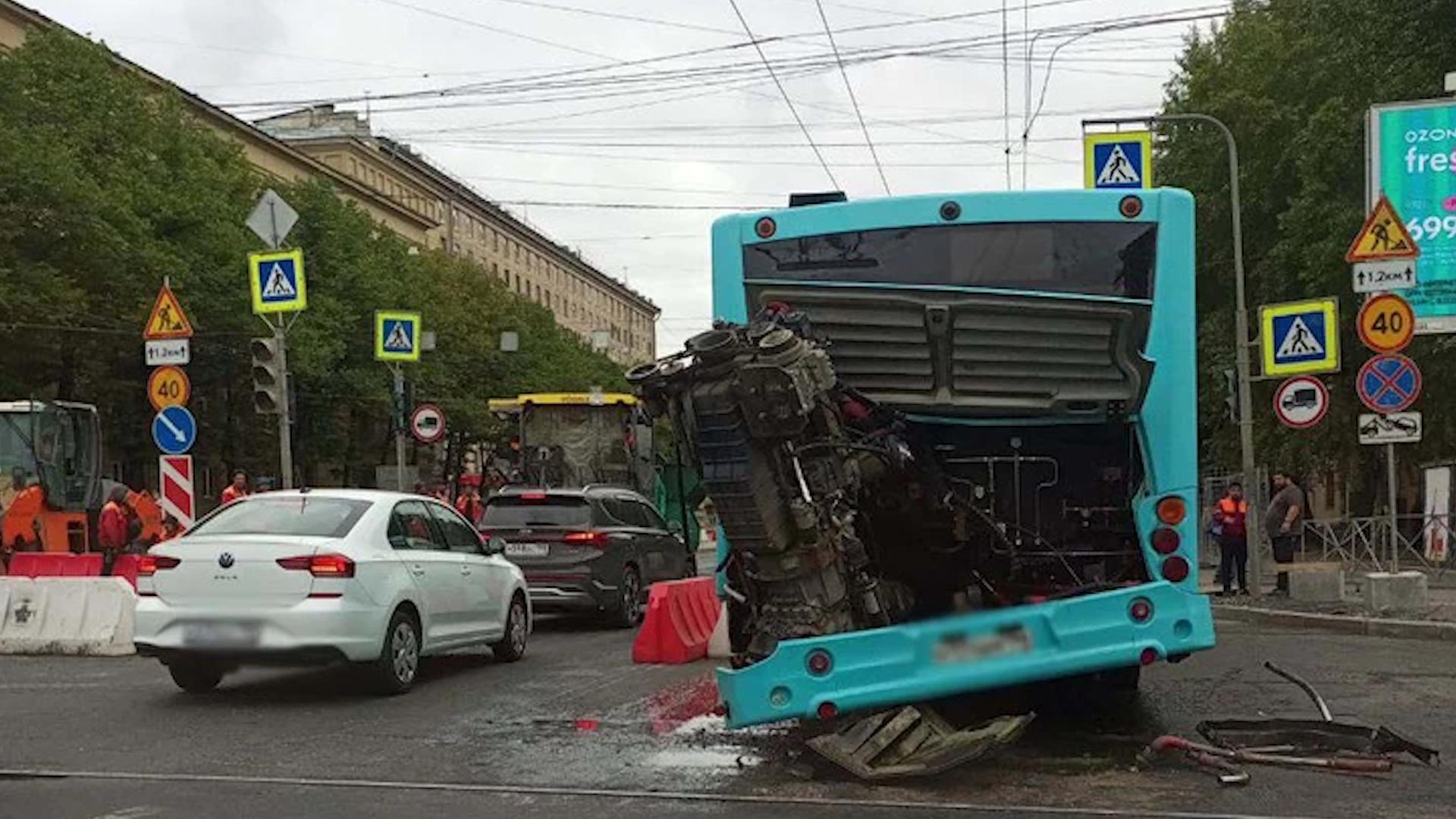 где находится двигатель в автобусе