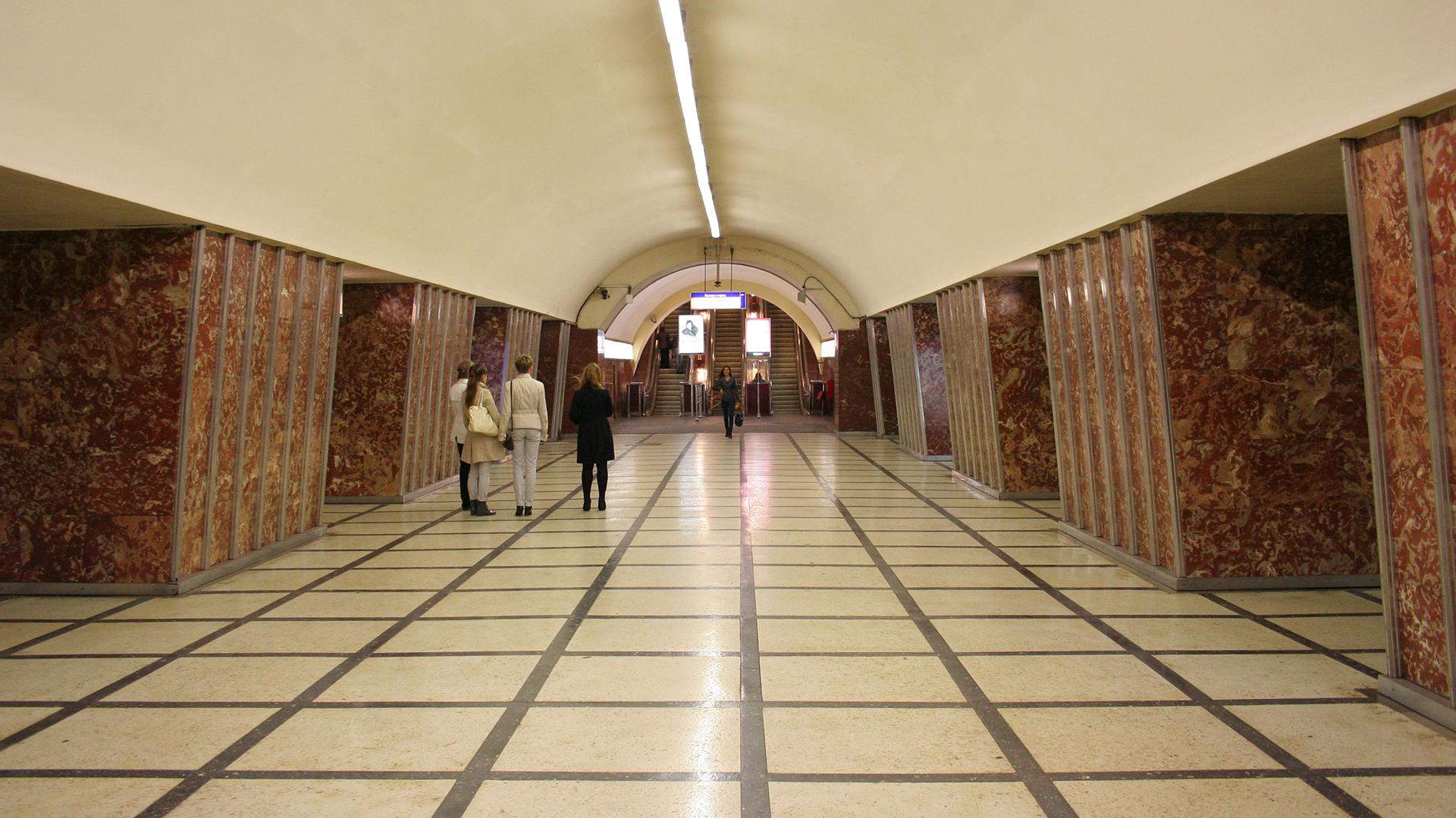 метро московские ворота