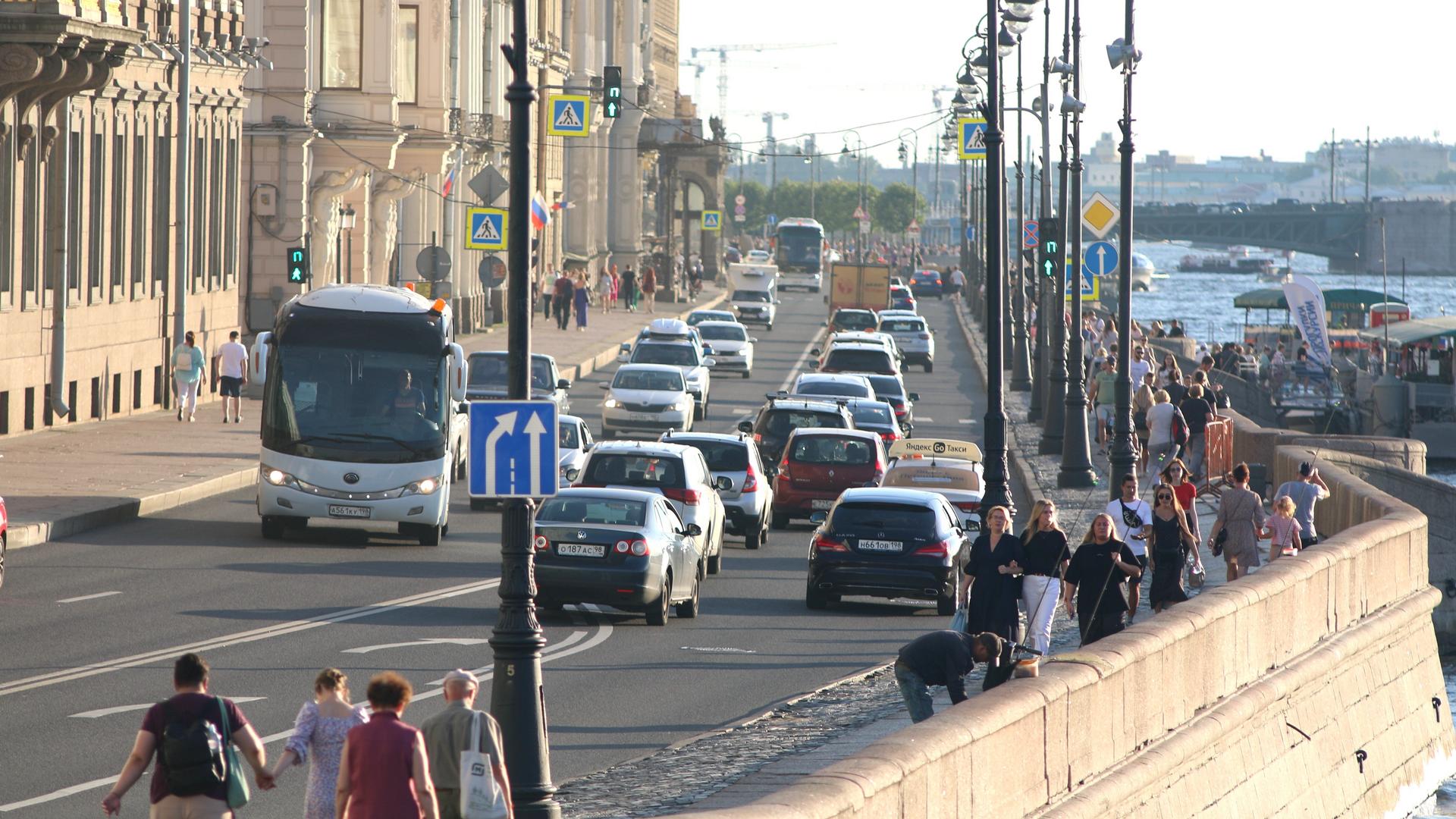 Петербург вошёл в топ самых популярных маршрутов для экскурсий на автомобиле