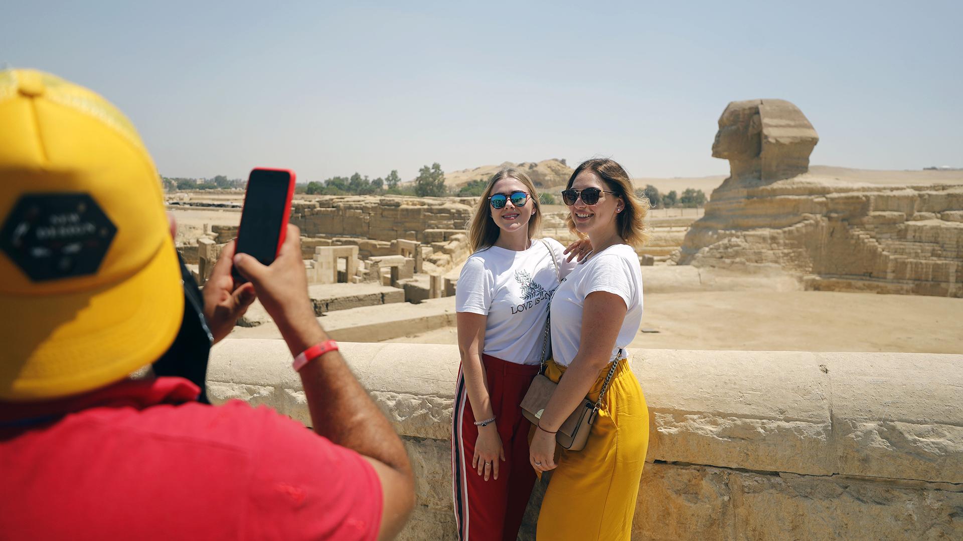 Новости египта для туристов на сегодня. Туристы в Египте. Женщины Египта. Египет. Девушка.. Египет сейчас.