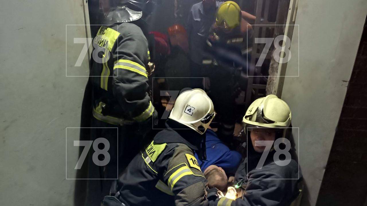 Падение лифта в петербурге. Упал лифт в Санкт-Петербурге.