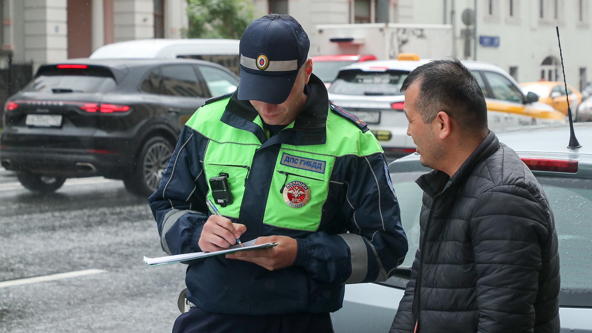 В петербургский МРЭО нагрянули с обысками из-за «дистанционной» регистрации  автомобилей