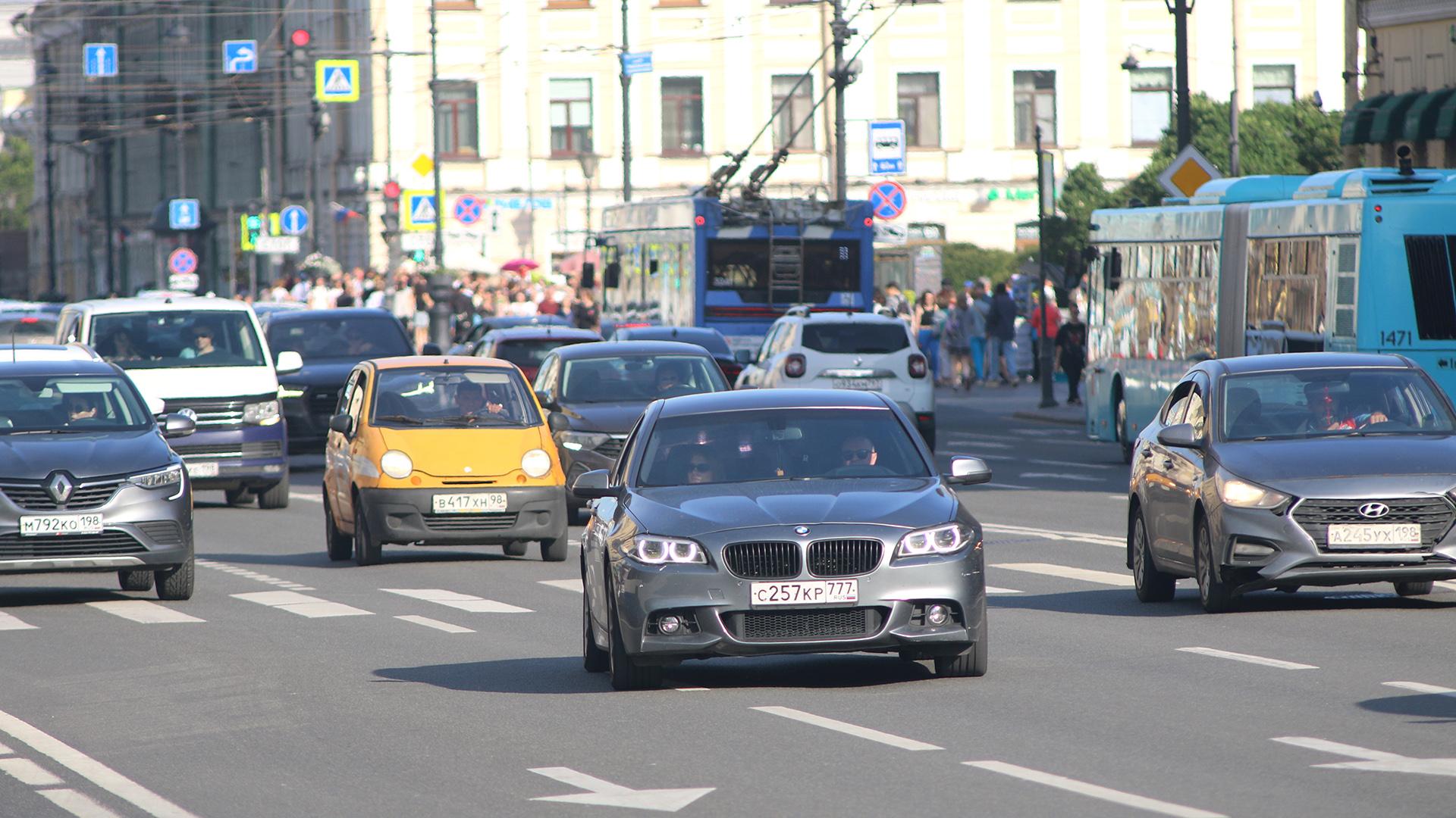 Петербург встал в восьмибалльные пробки в пятницу вечером