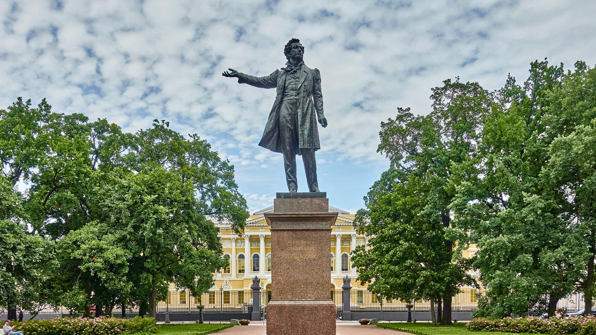 все памятники пушкину в санкт петербурге