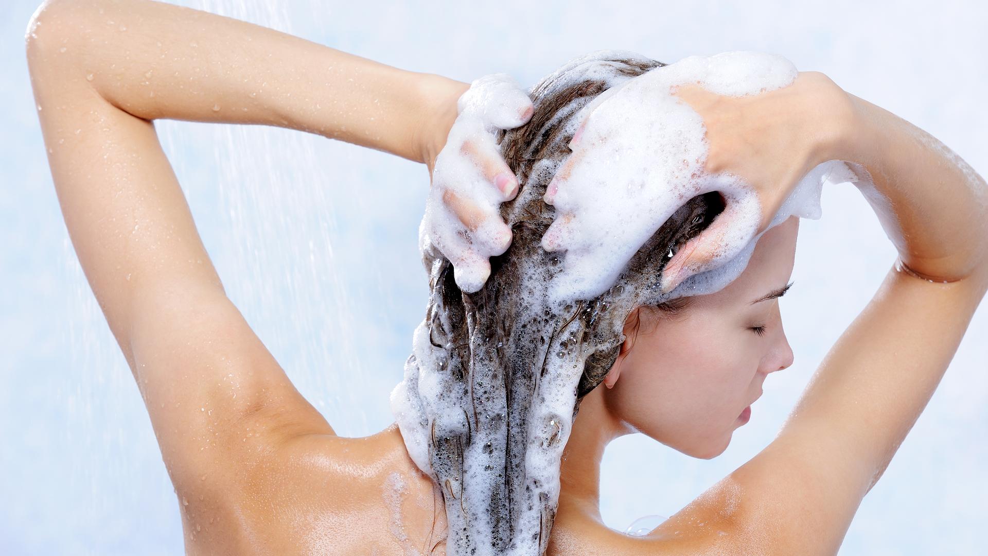 В чем разница между мылом и шампунем от перхоти?