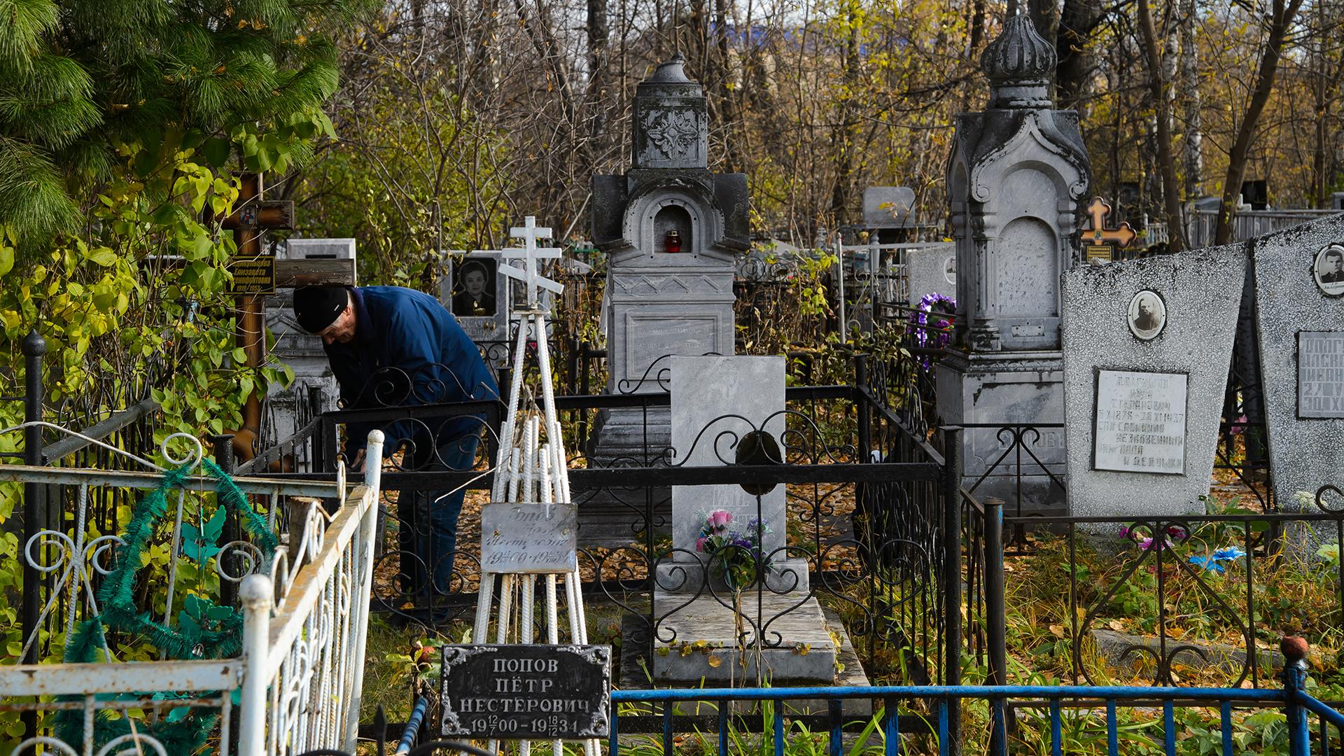 Что категорически нельзя делать на кладбище, чтобы не навлечь беды