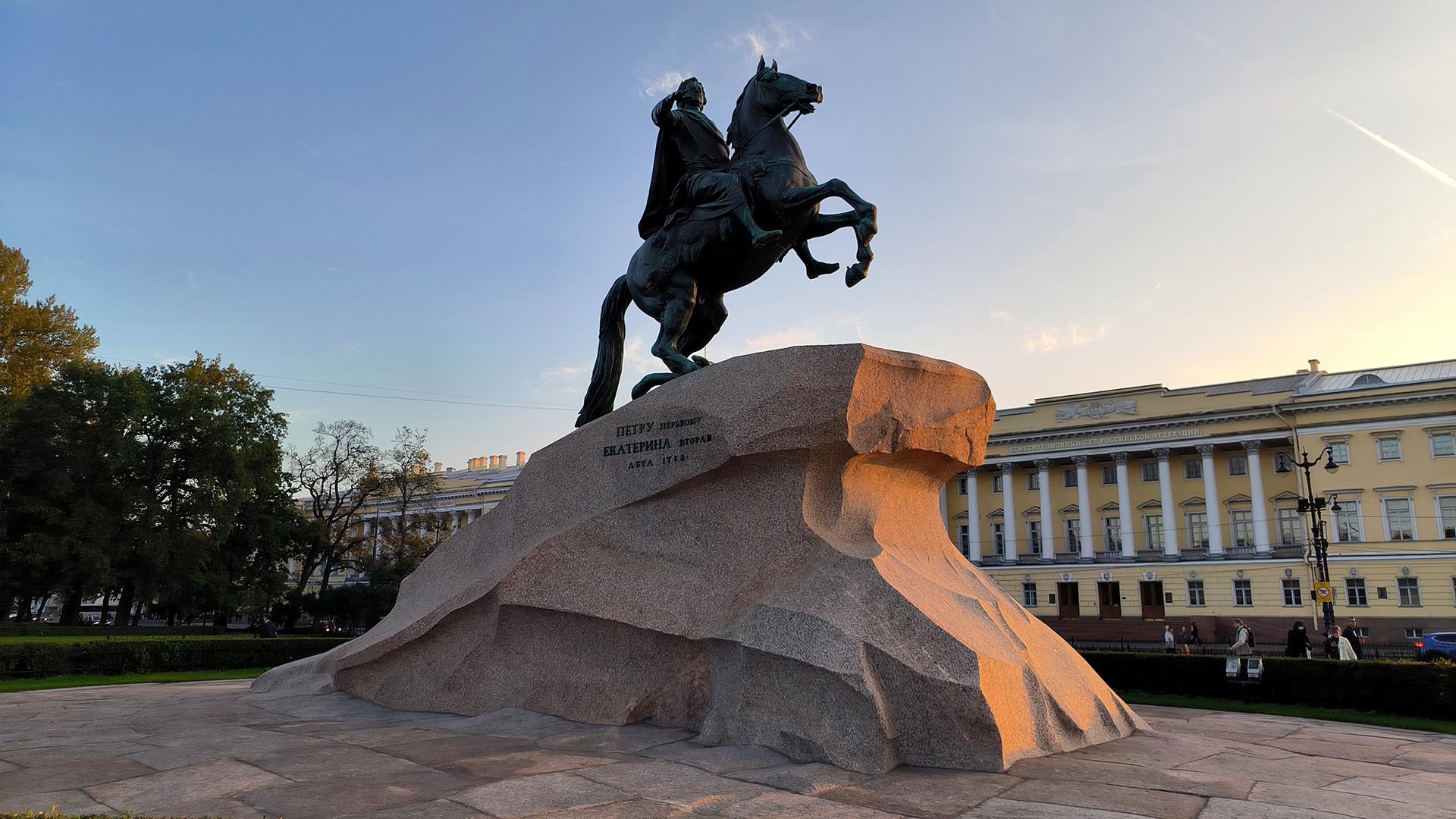 Памятник 20 октября. Монумент к 30 Победы на Московском проспекте в СПБ Аникушин. Памятники 20 века. Памятники 20 века в России. Мастерская Аникушина в Санкт-Петербурге.