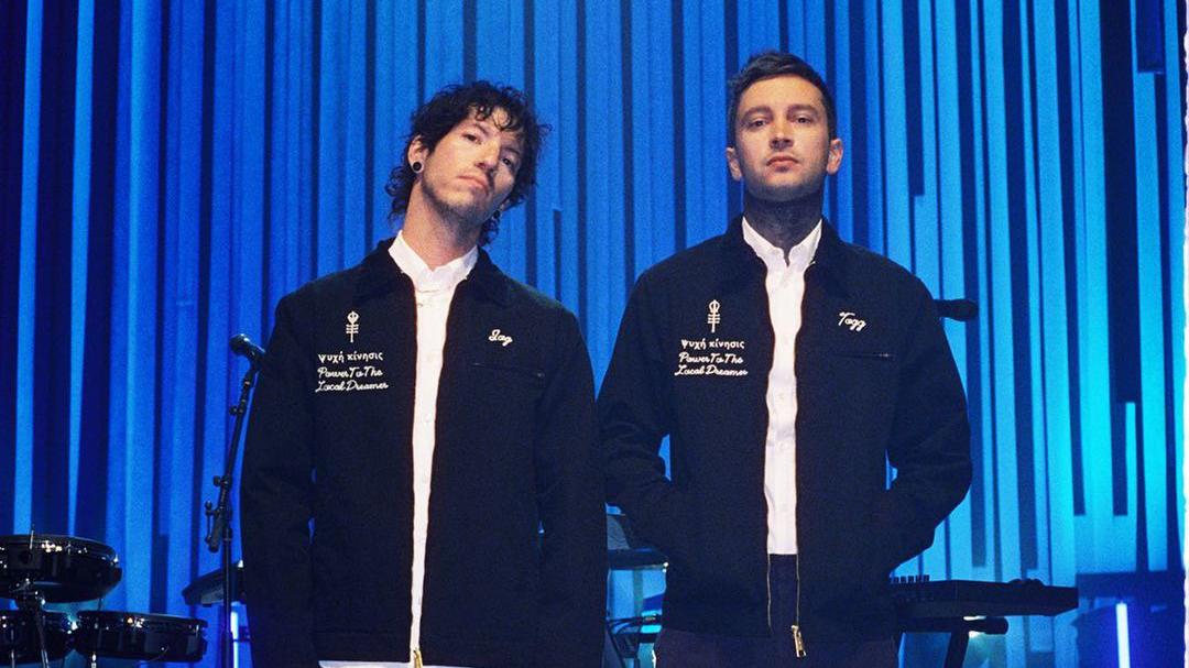 A twenty one pilots. Twenty one pilots mtv unplugged. велосипед из клипа twenty one.