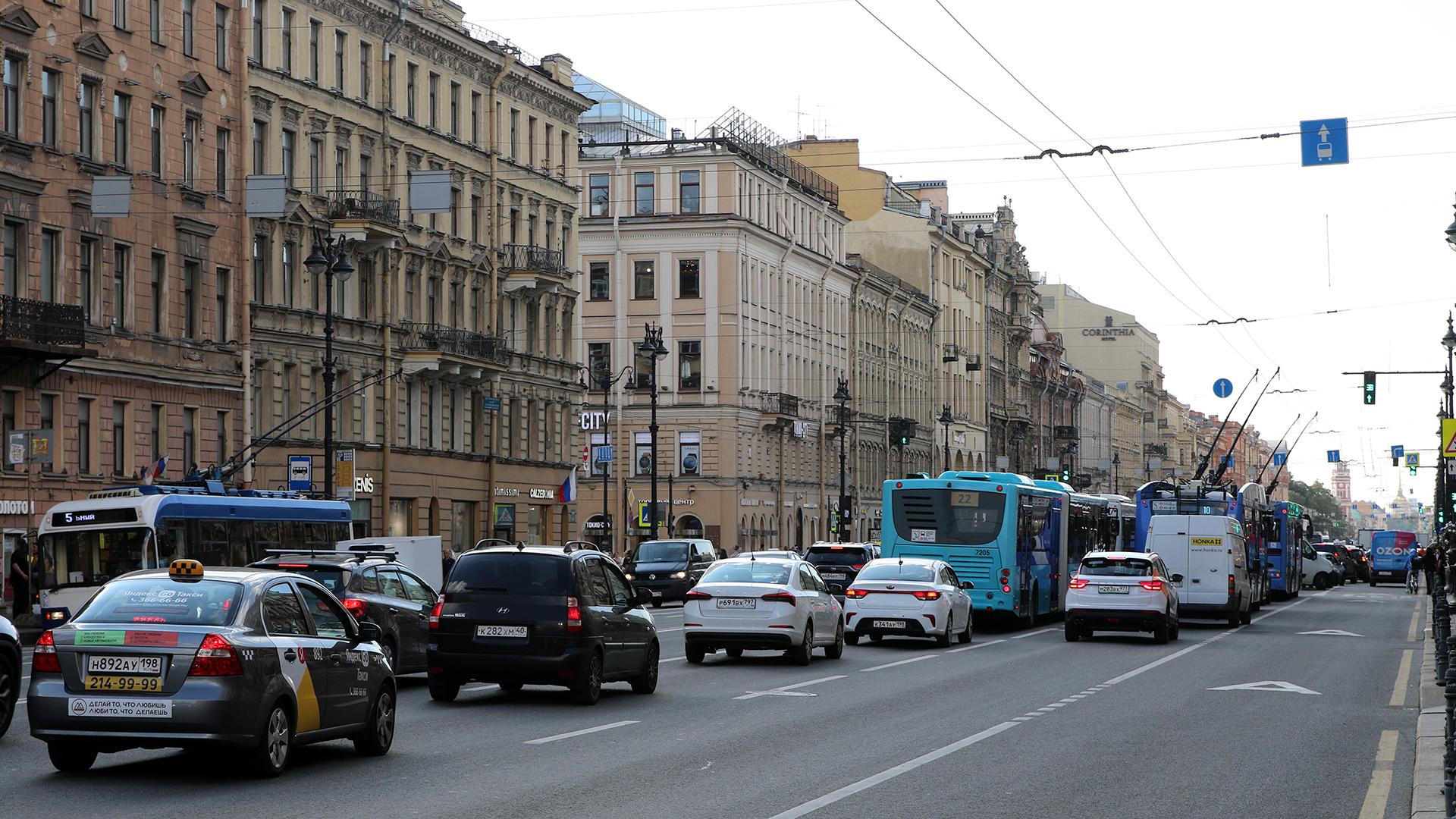 Движение на Невском проспекте ограничат из-за прокладки инженерных сетей