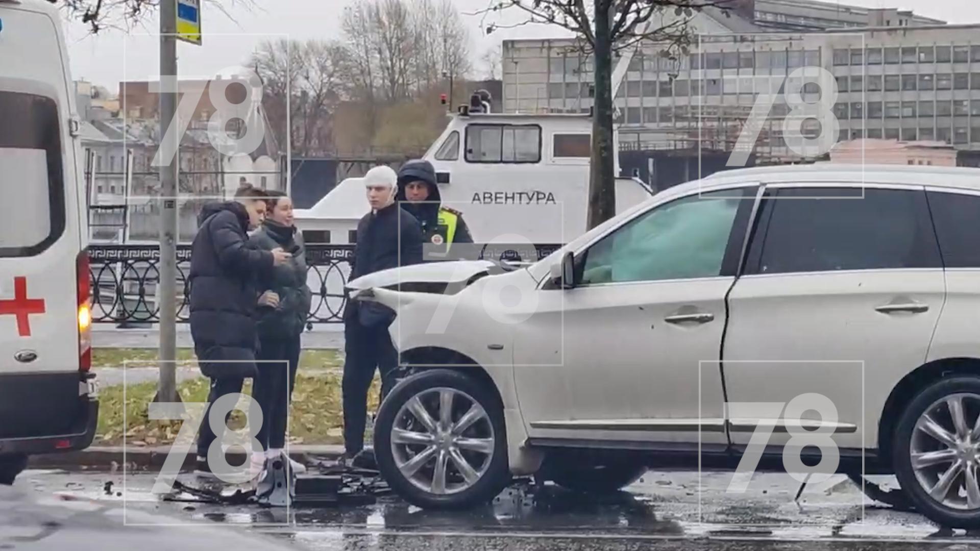 Мужчина разбил голову в дорожной аварии на набережной Лейтенанта Шмидта